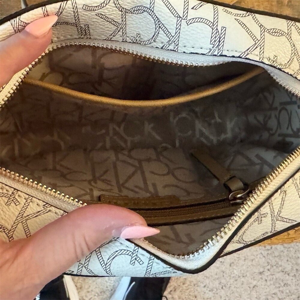 Calvin Klein Hailey Signature Logo Crossbody Bag Womens Small Ivory/Taupe - Picture 7 of 9